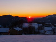 Miragoli con Monte Castello (1089 m), innevati e baciati dal sole-22nov25 - FOTOGALLERY